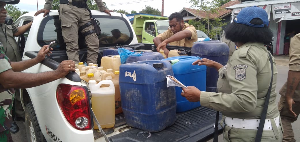 Pemkab Lembata menindak penimbun BBM subsidi.
