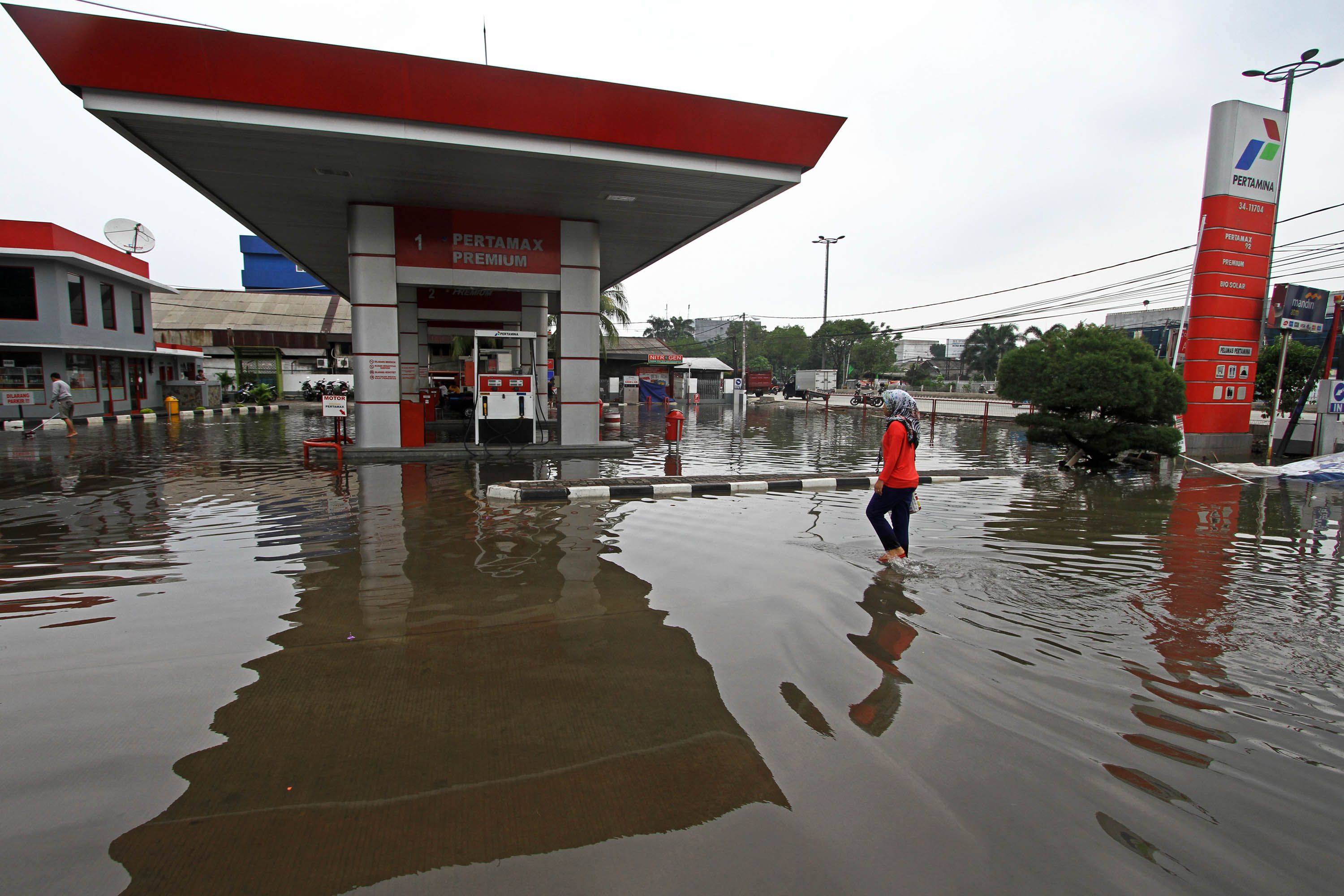 Sempat Kebanjiran, SPBU Daan Mogot dan Kamal Sudah Beroperasi