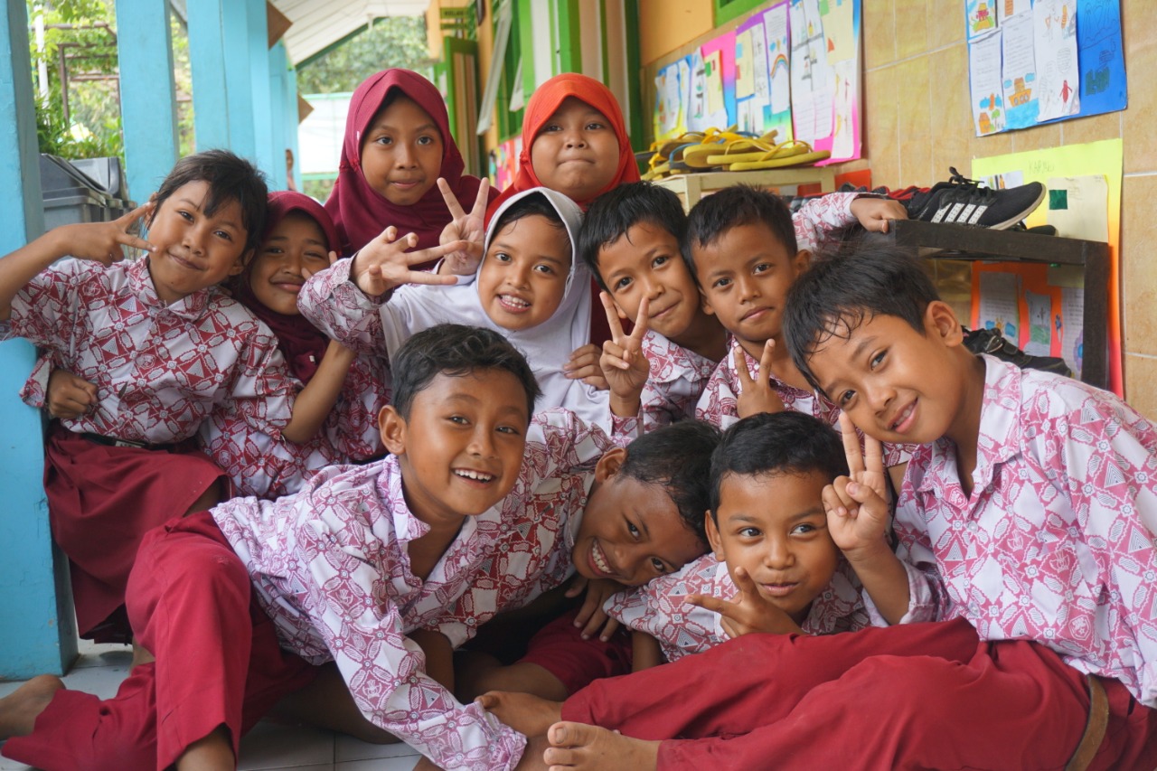 SD Muhammadiyah Sidoarum di Yogyakarta menerapkan Gerakan Sekolah Menyenangkan dengan metode Social Emotional Learning.