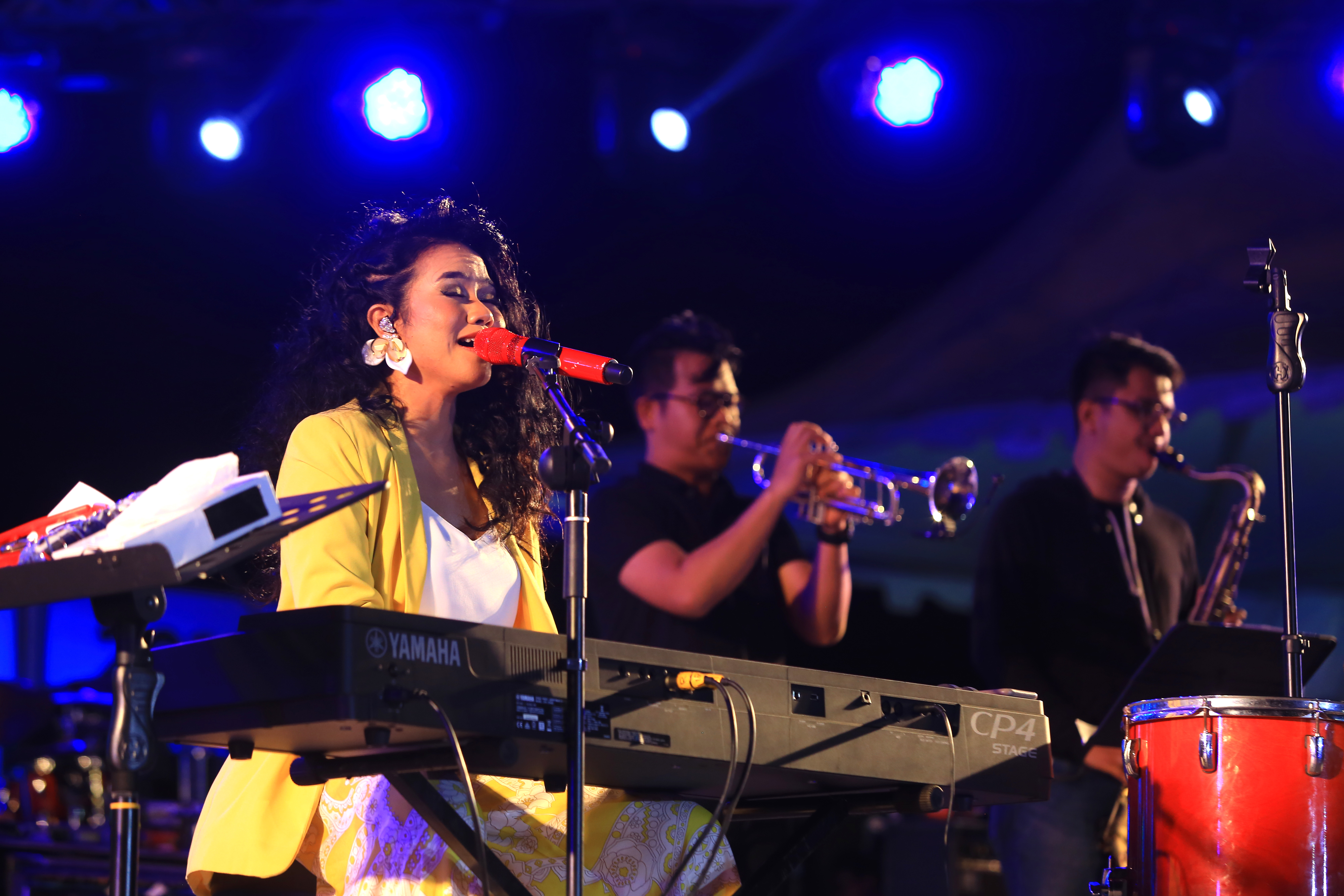 penyanyi dan pencipta lagu Yura Yunita