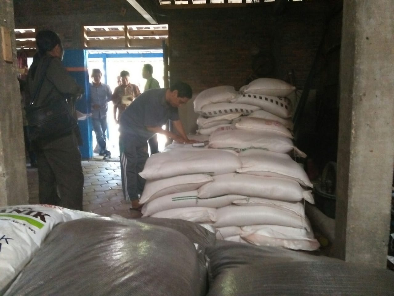 Bantuan pupuk bersubsidi untuk Kelompok Tani Nelayan Andalan (KTNA) Sragen  terus merosot. 