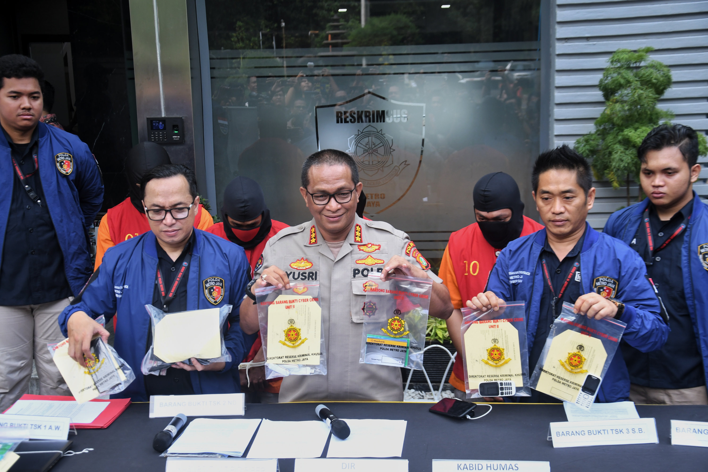 Kasus penipuan menggunakan website palsu.