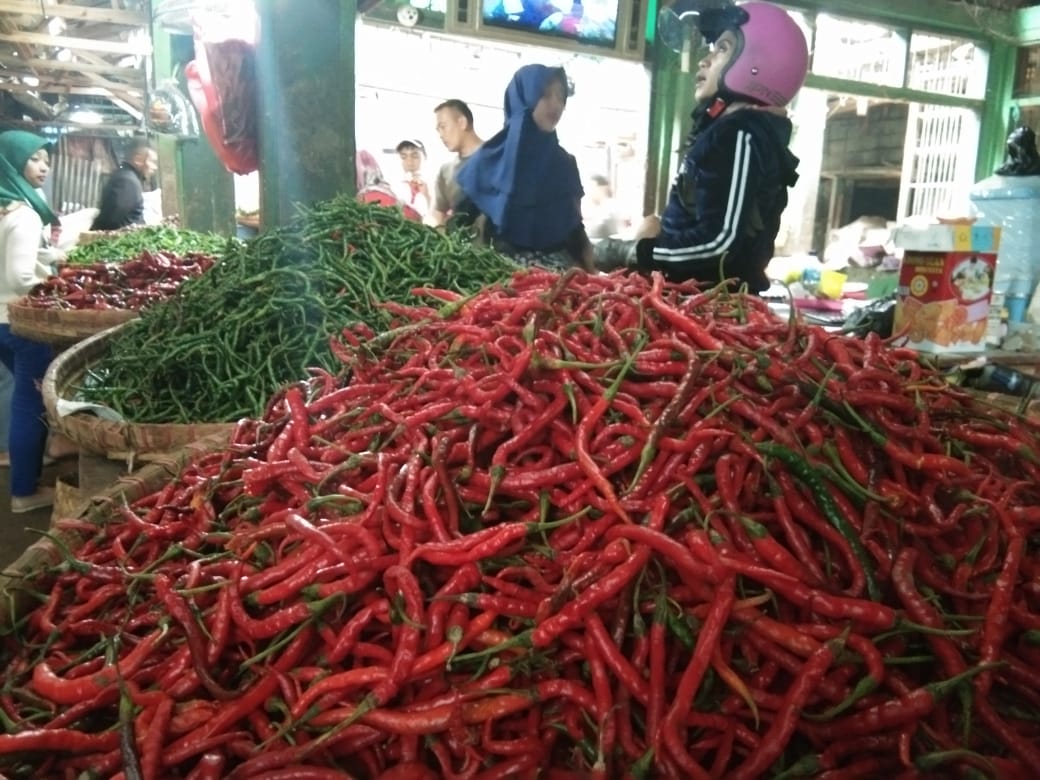 Harga cabai merah di Larantuka naik dari Rp45ribu per kg menjadi Rp100 ribu per kg. 