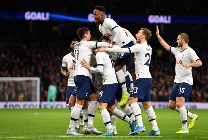Para pemain Tottenham Hotspur melakukan selebrasi usai mencetak gol ke gawang Middlesbrough dalam laga Piala FA.