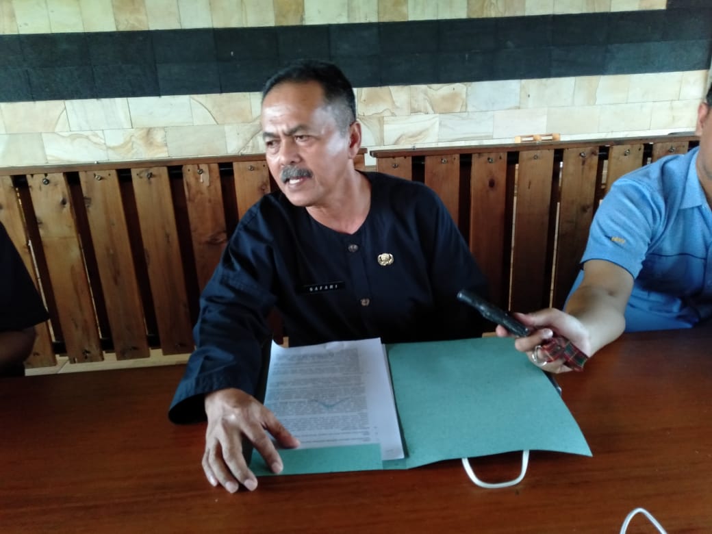 Kepala Dinas Pariwisata dan Kebudayaan Kabupaten Tasikmalaya, Safari Agustin mengumumkan lomba loga Geopark Galunggung