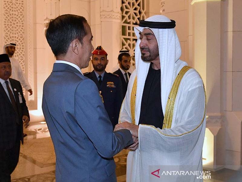 Presiden Jokowi Bersalaman dengan Pangeran Sheikh Mohammed Bin Zayed Di Istana Qasr Al Watan, Abu Dhabi, UEA.