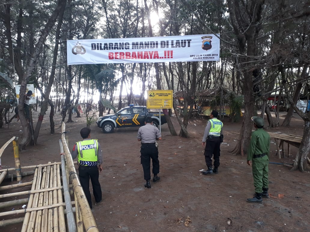 Petugas siap melakukan pencarian korban