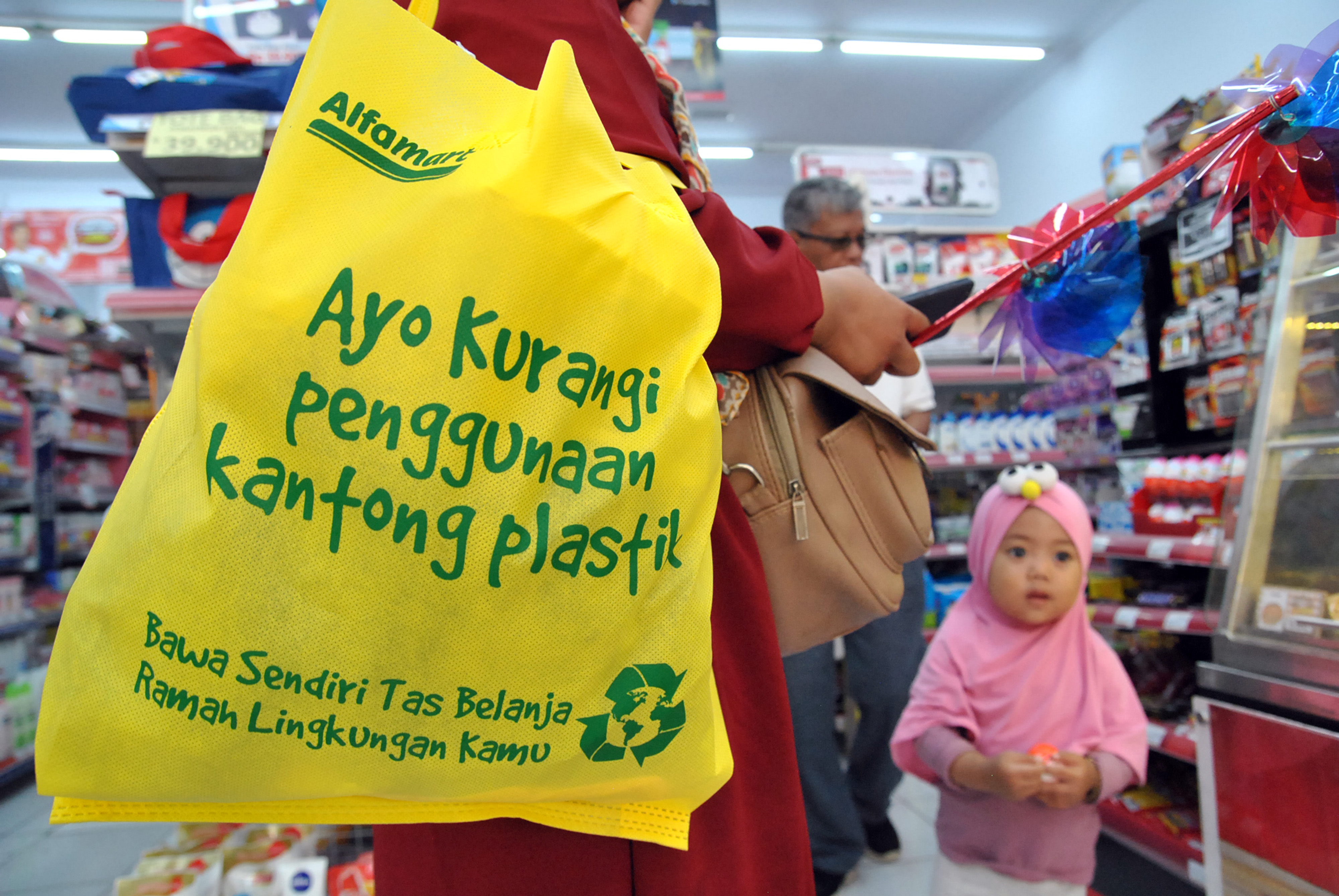 kampanye kurangi kantong plastik