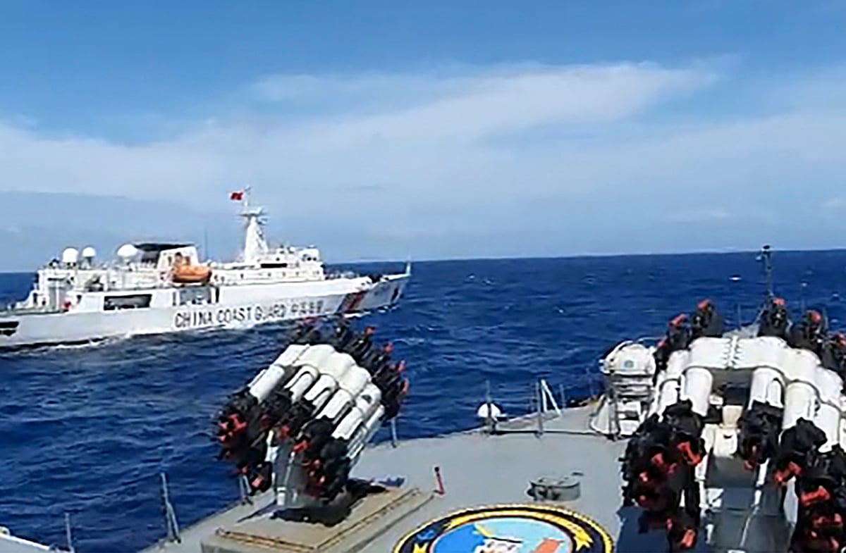  Koarmada I menghalau kapal Coast Guard China saat melakukan patroli di Laut Natuna Utara, Kepulauan Riau, Senin (30/12/2019)