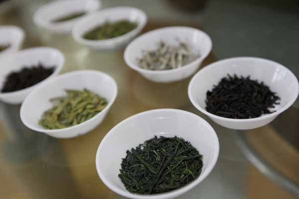 Koleksi teh Ratna Somantri