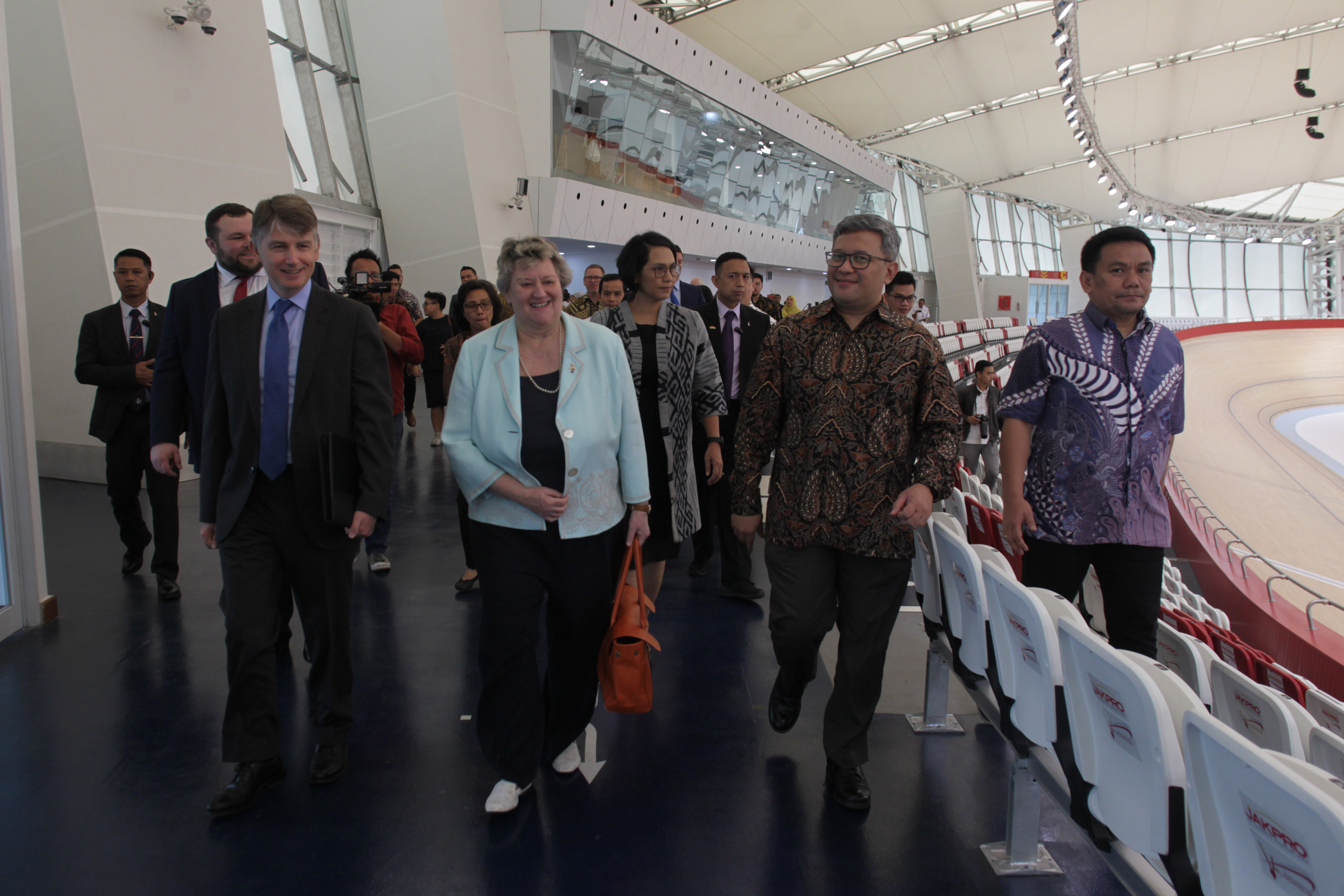 Menteri Inggris untuk Asia Pasifik, Heater Wheeler MP, mengunjungi Jakarta Internasional Velodrome, Jakarta, Rabu (15/1).