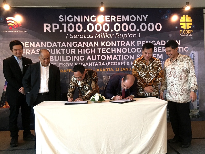 Penandatanganan kontrak antara Pollux Properti dan FTN disaksikan Ilham Habibie (kedua kiri), Selasa (21/1).
