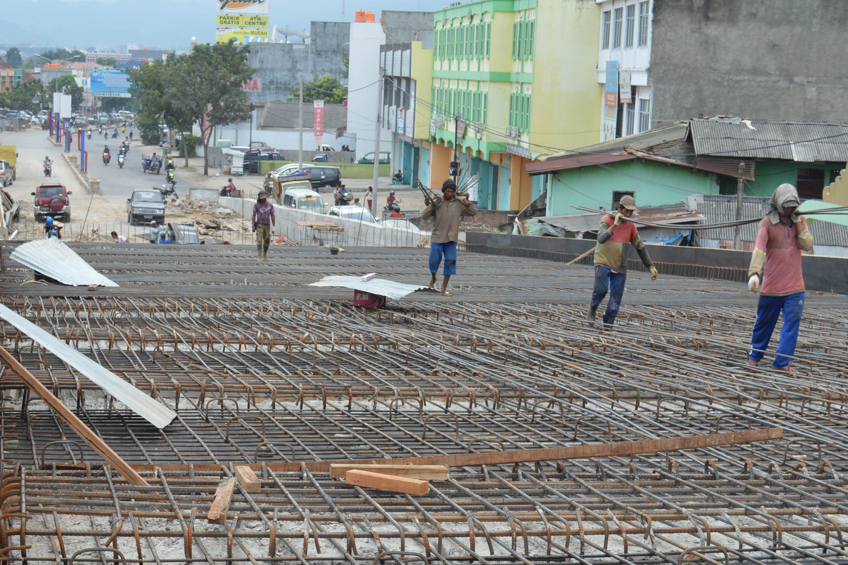 Penyelesaian pembangunan fly over Komarudin-Abdul Haq Lampung mundur dari jadwal semula Desember 2019 menjadi Februari 2020.