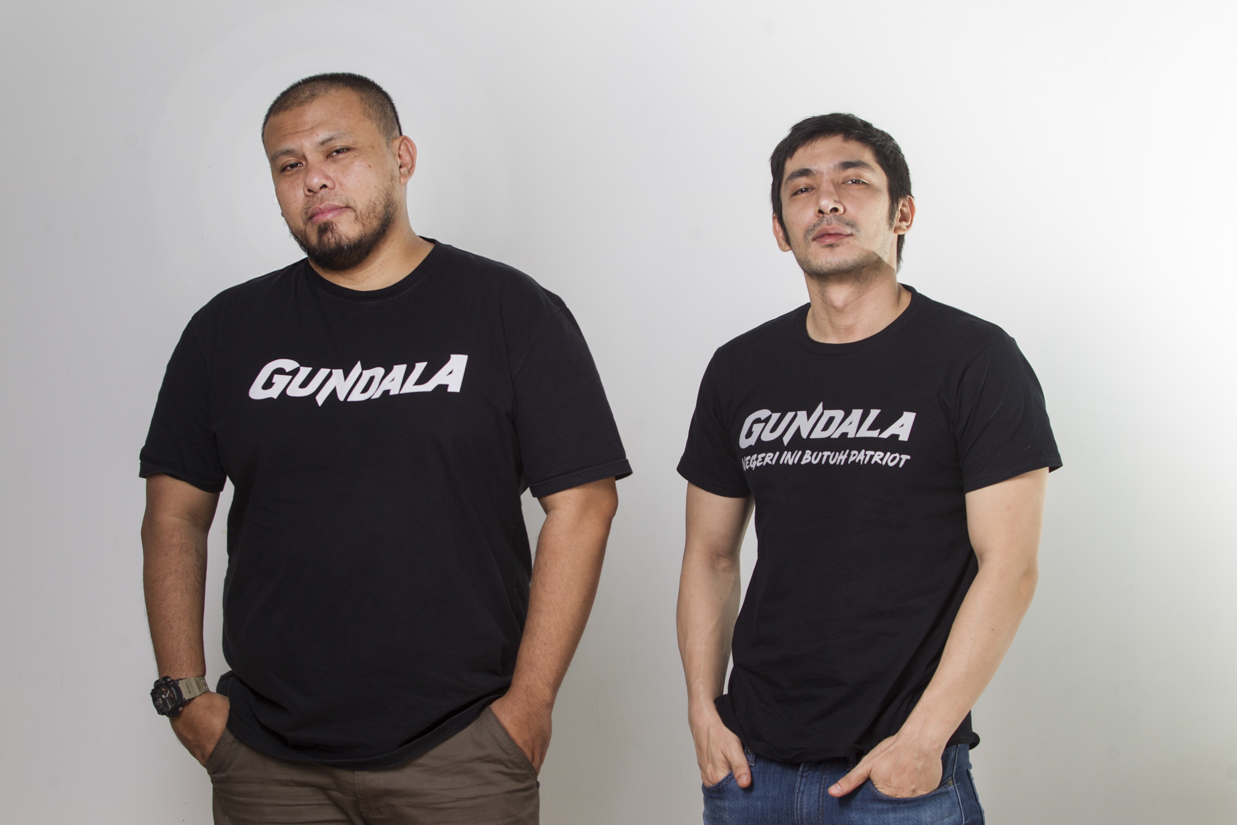 Sutradara Joko Anwar bersama Abimana Aryasatya pemeran Sancaka dalam film Gundala.