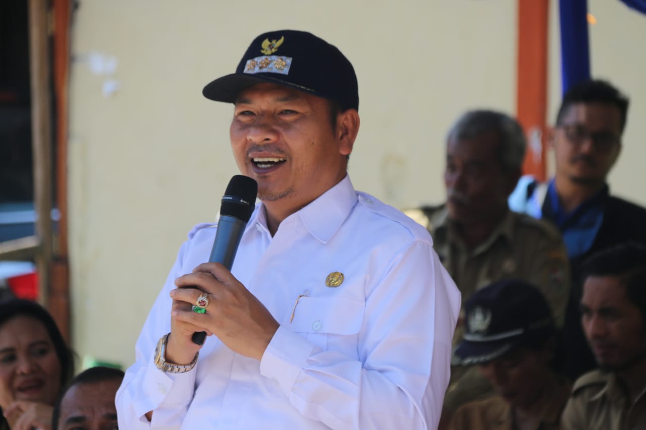 Bupati Tapanuli Utara, Nikson Nababan ajak masyarakat mencintai lingkungan dengan menjaga hutan. 