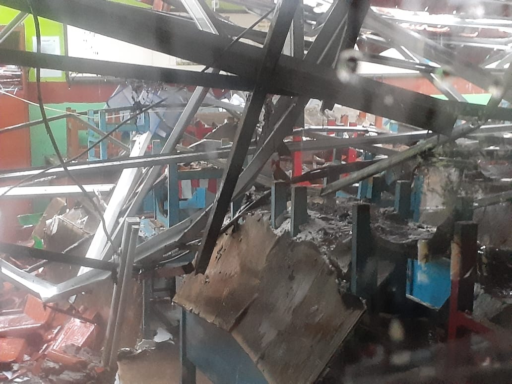 Bangunan Sekolah Dasar Negeri (SDN) Cirimekar 02, Kecamatan Cibinong, Kabupaten Bogor, ambruk