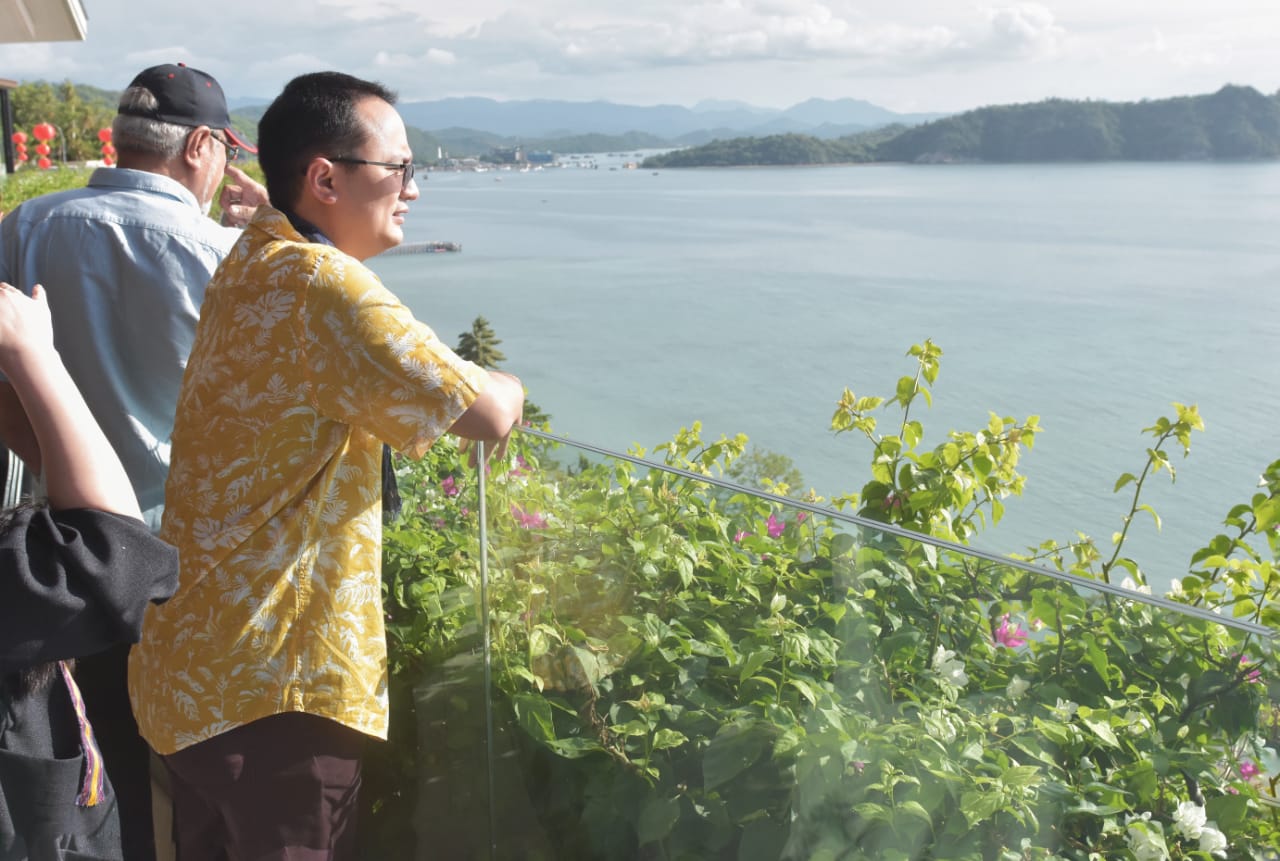 Ketua Panitia Natal Nasional Golkar Jerry Sambuaga Golkar akan menyelenggarakan Natal Nasional di Labuan Bajo, Manggarai Barat, NTT. 