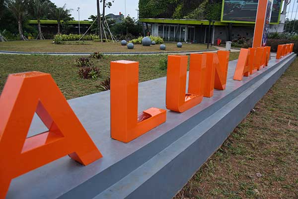  Beberapa fasilitas yang rusak di Alun-alun Kota Depok, Jawa Barat, Selasa (14/1/2019).