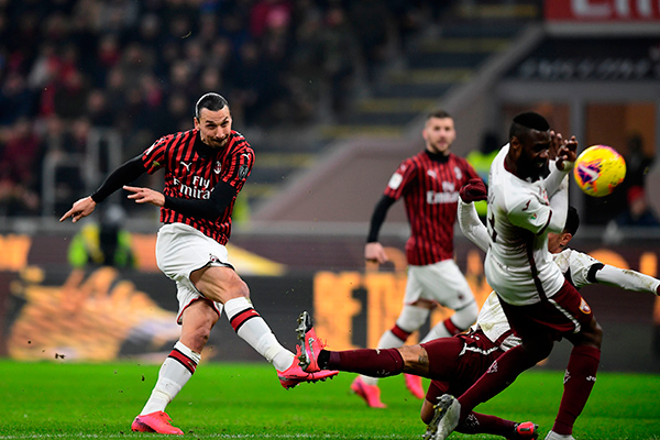 AC Milan sukses melangkah ke semifinal Coppa Italia setelah mengalahkan Torino dengan skor 4-2