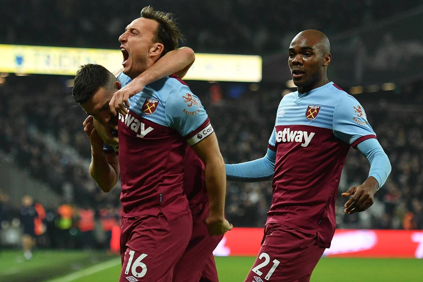 Para pemain West Ham melakukan selebrasi usai menjebol gawnag Bournemouth