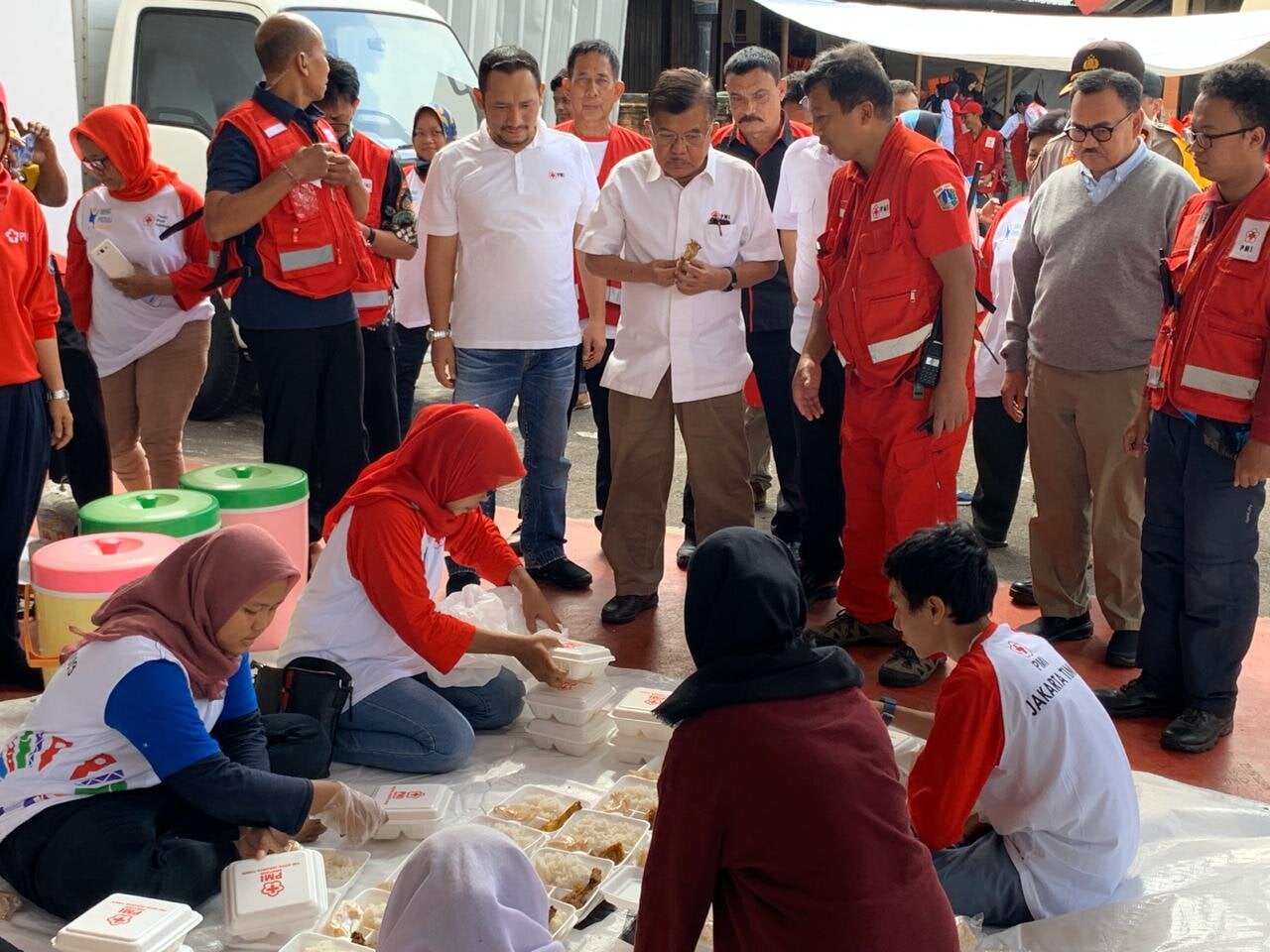 Jusuf Kalla tinjau dapur umum PMI