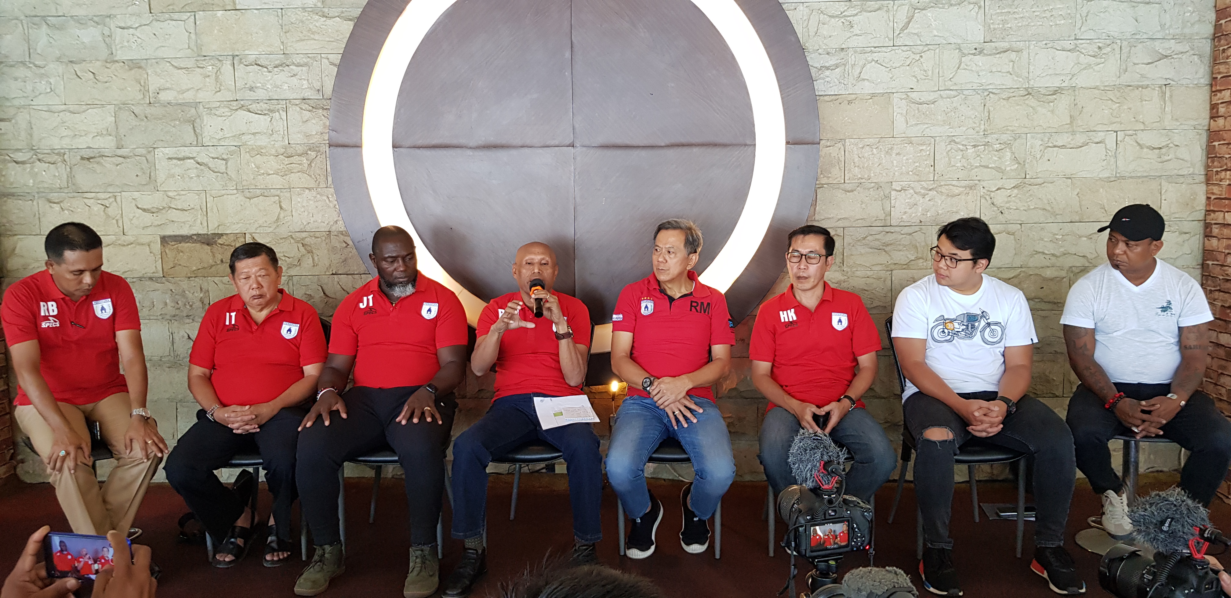  Manajemen Persipura Jayapura mengumumkan skuad alias susunan pemain tim berjuluk Mutiara Hitam itu, Selasa (21/1/2020)