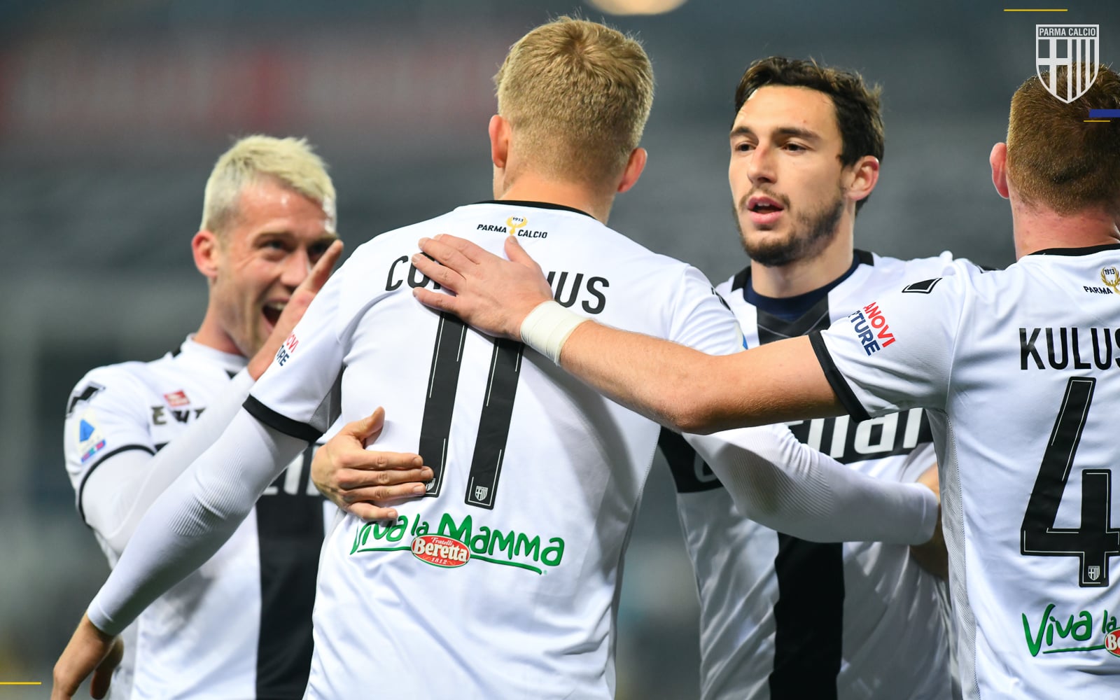 Para pemain Parma melakukan selebrasi dalam laga melawan Lecce