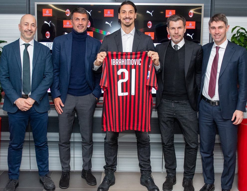 Zlatan Ibrahimovic (tengah)