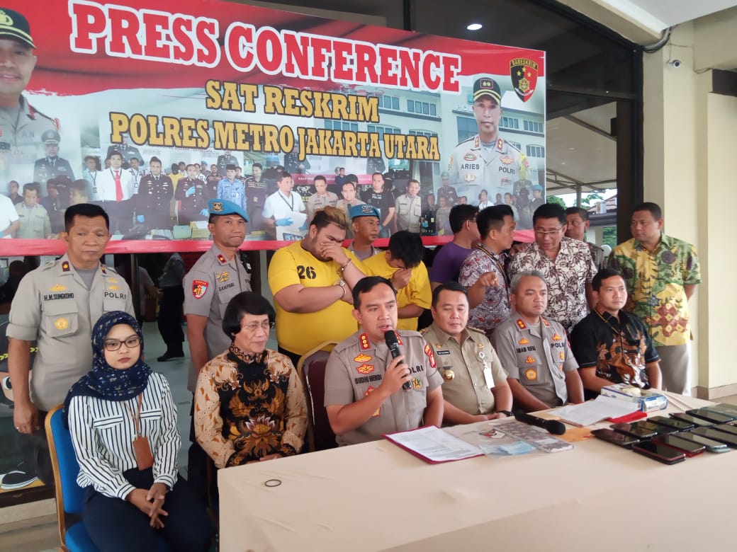 Polres Jakarta Utara melakukan konferensi pers kasus prostitusi anak di bawah umur.