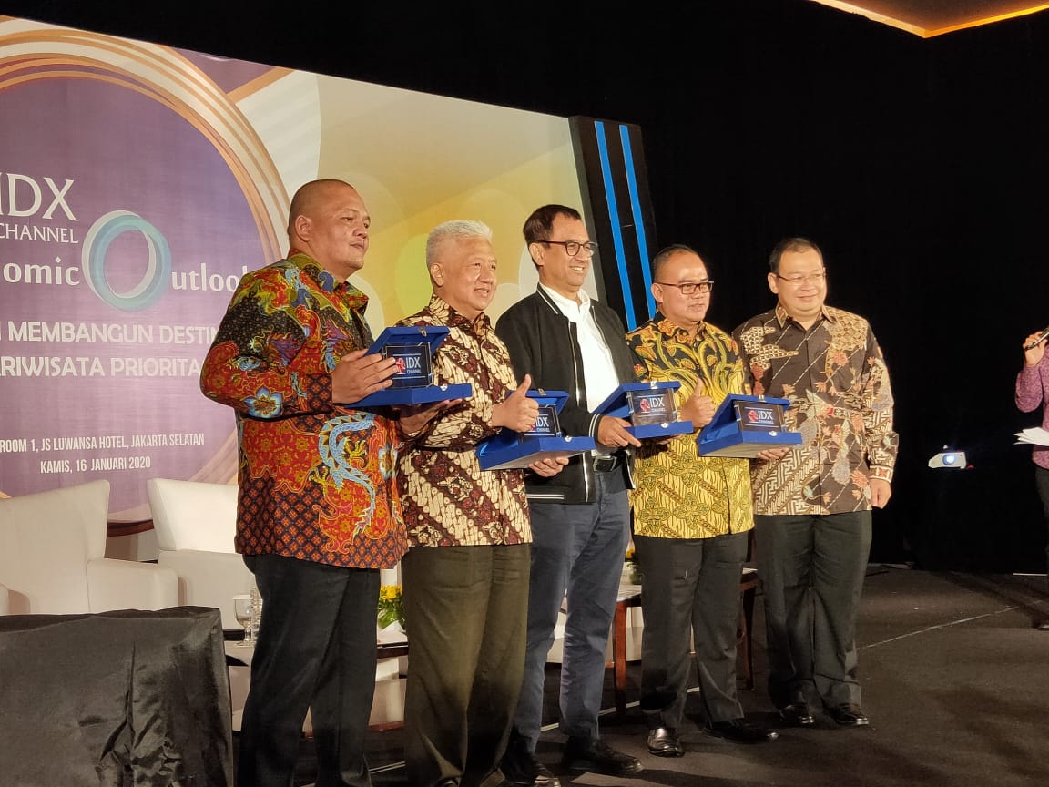 Excecutive Vice President Pengawasan dan Legal PNM, Kindaris (kedua dari kanan) usai mengisi acara Economic Outlook Pariwisata 2020.