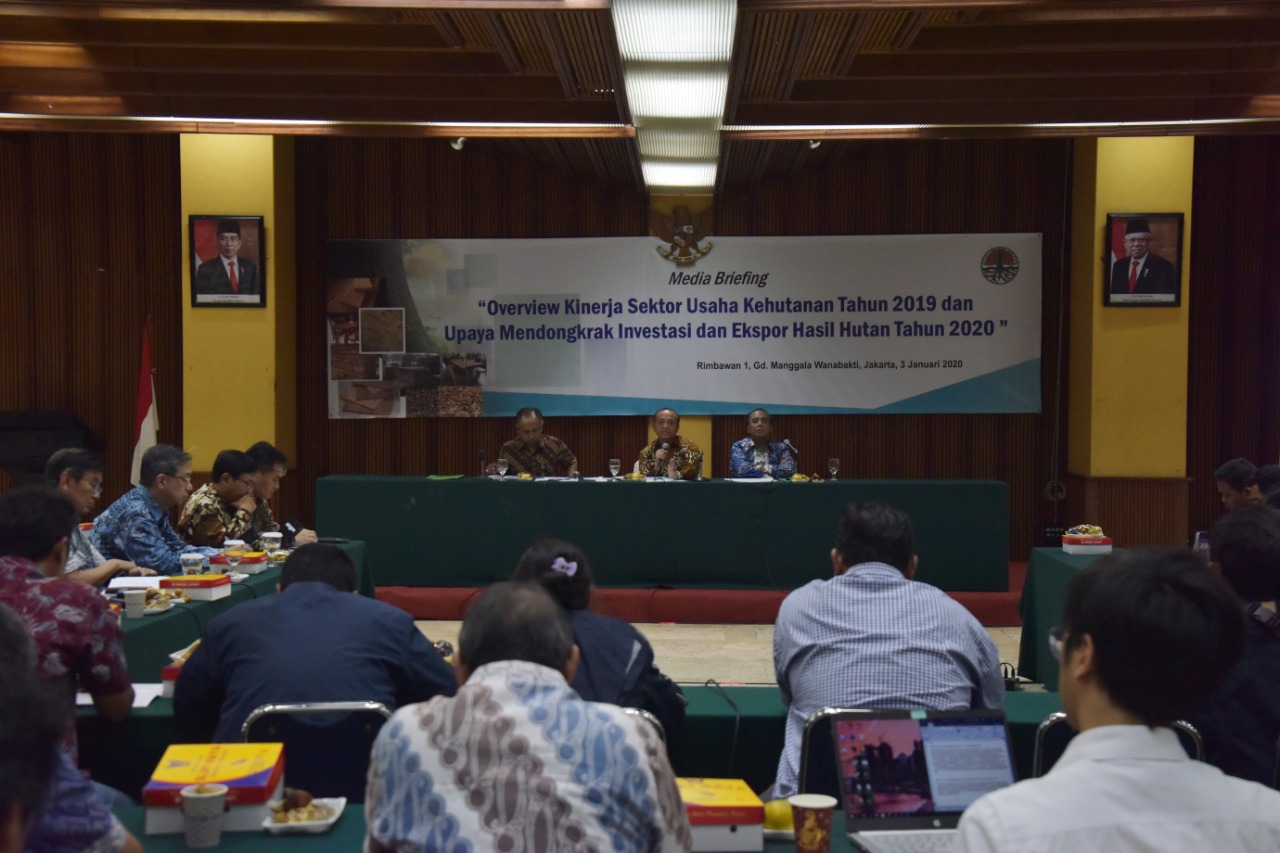 Acara yang bertajuk ‘Overview Kinerja Sektor Kehutanan Tahun 2019 dan Upaya Mendongkrak Investasi dan Ekspor Hasil Hutan 2020’ di Jakarta. 