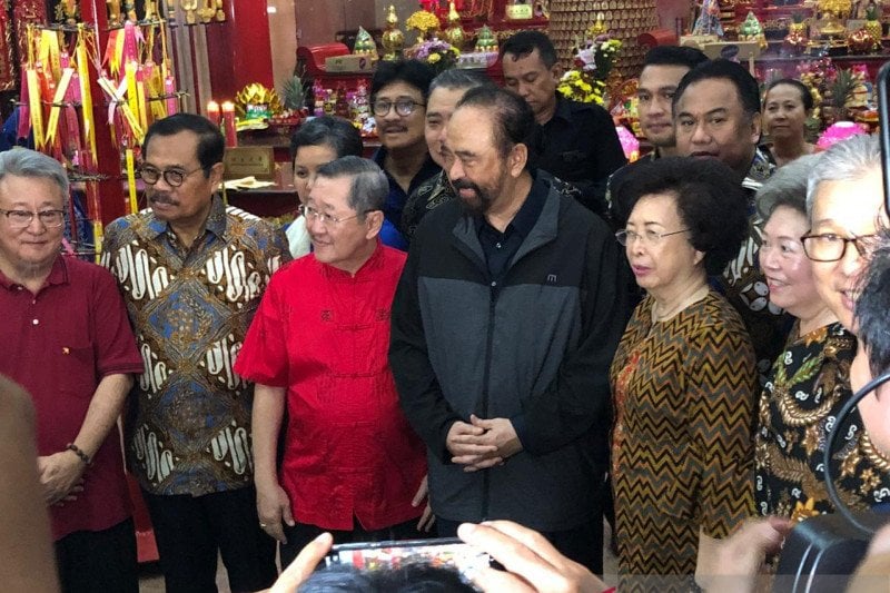 Surya Paloh Kunjungi Klenteng Xian Ma di Makassar