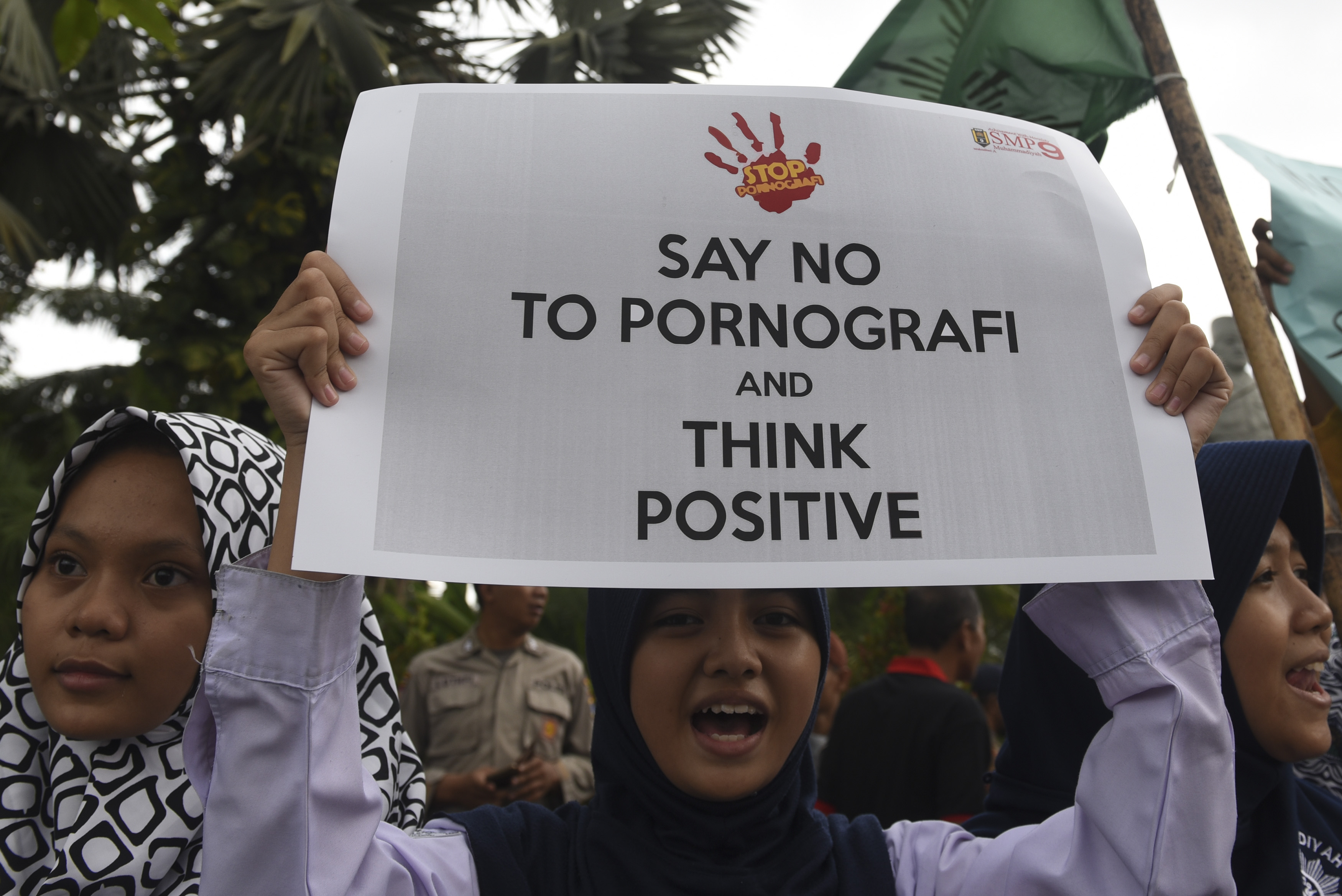  Sejumlah pelajar Muhammadiyah se-Surabaya berunjuk rasa di Surabaya, Jawa Timur