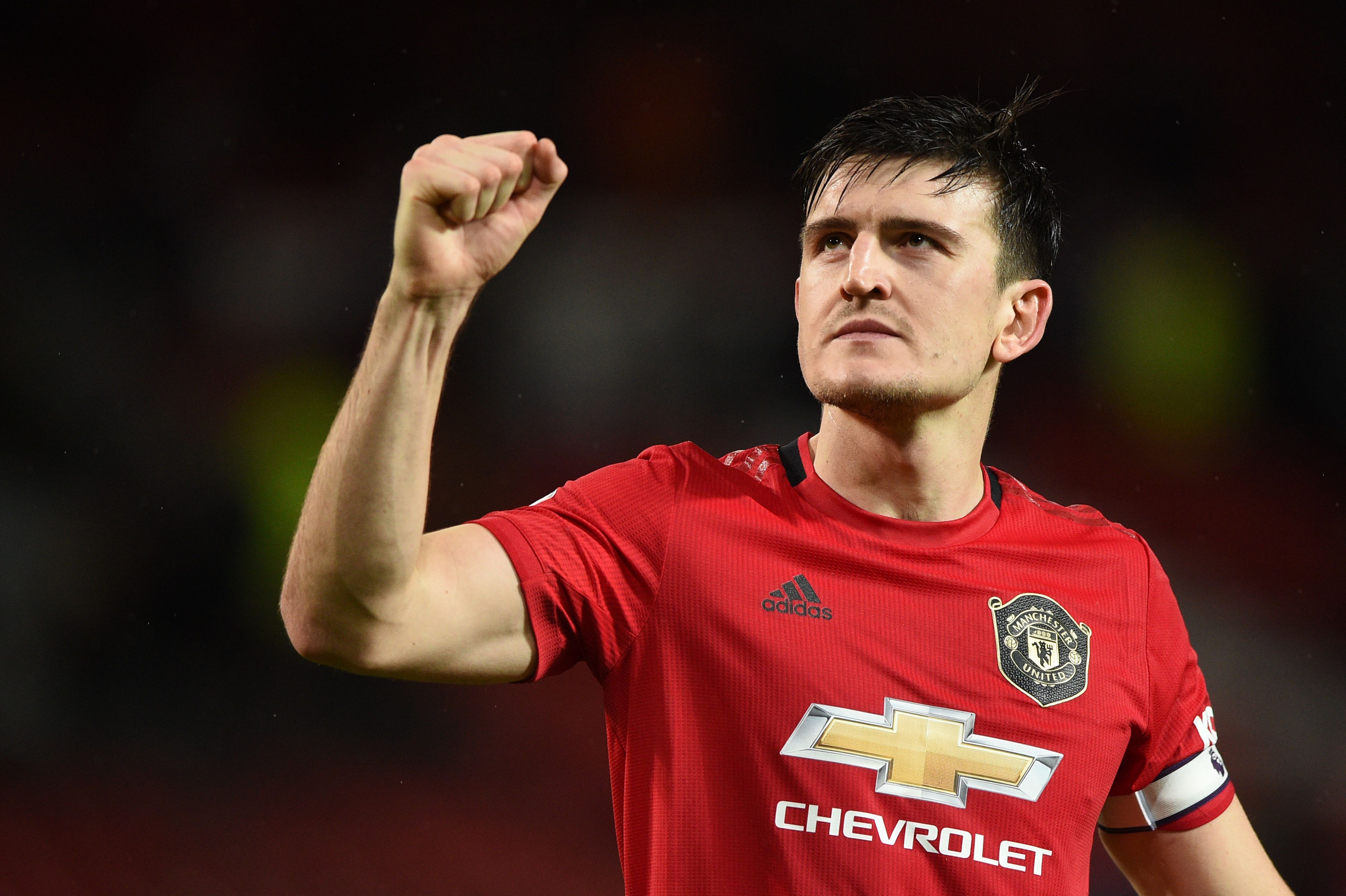 Bek timnas Inggris Harry Maguire resmi menyandang ban kapten Manchester United.