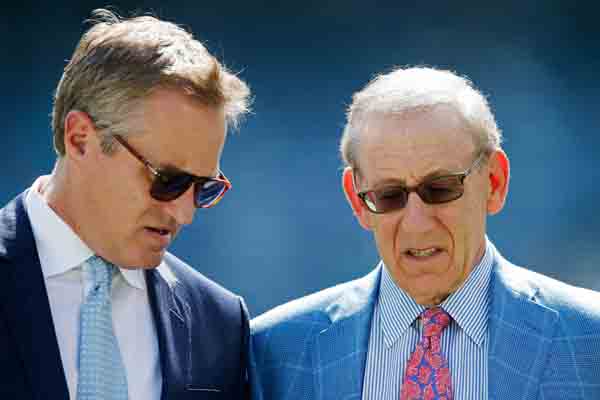 Tom Garfinkel (kiri)