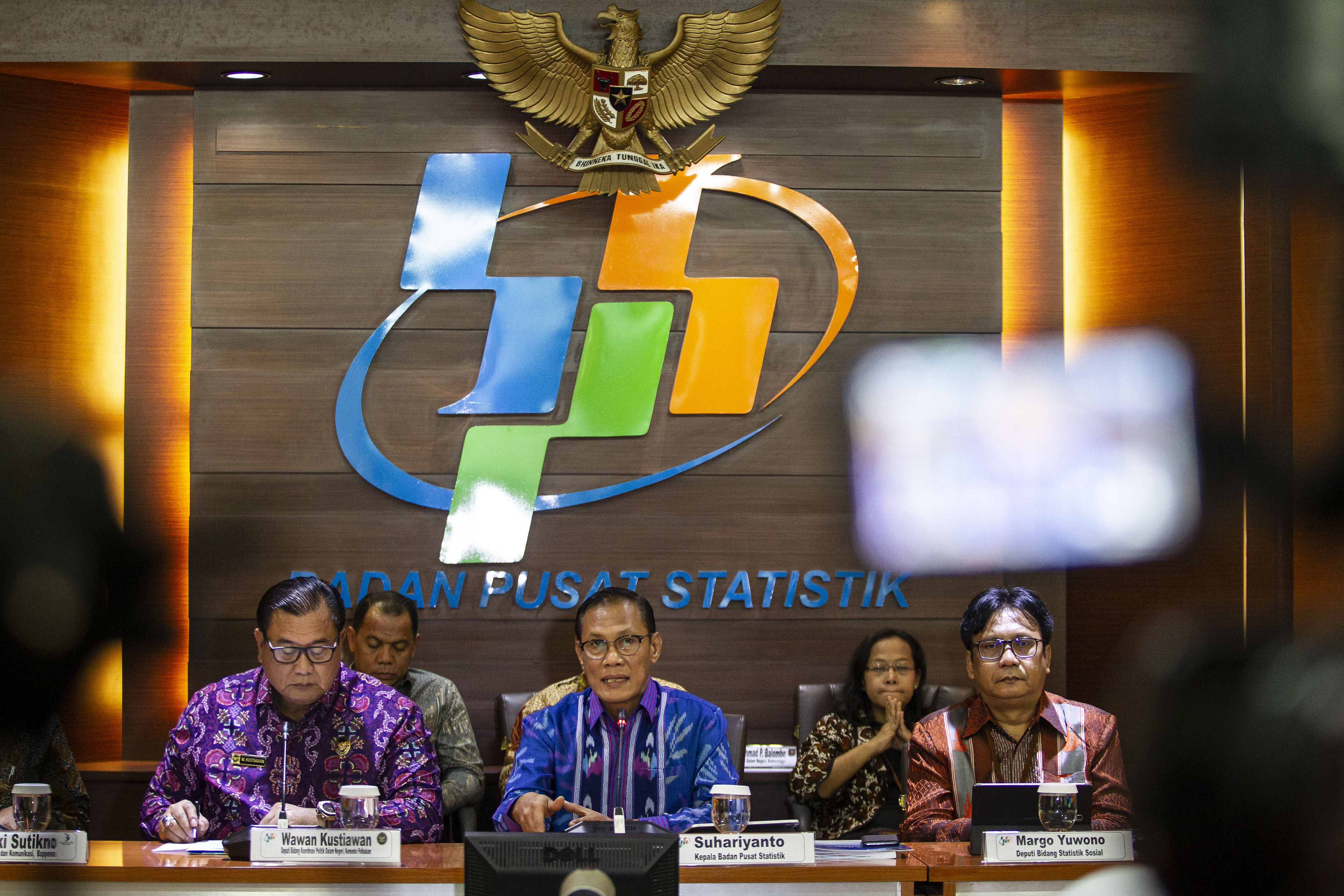 Kepala Badan Pusat Statistik (BPS) Suhariyanto memberikan keterangan kepada wartawan.
