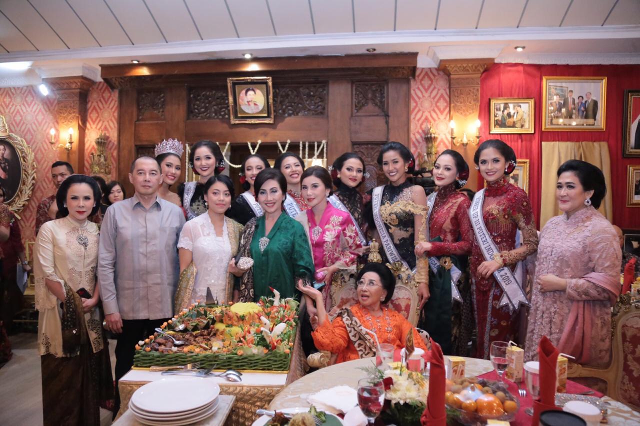 Mooryati Soedibyo saat perayaan ulang tahunnya yang ke-92