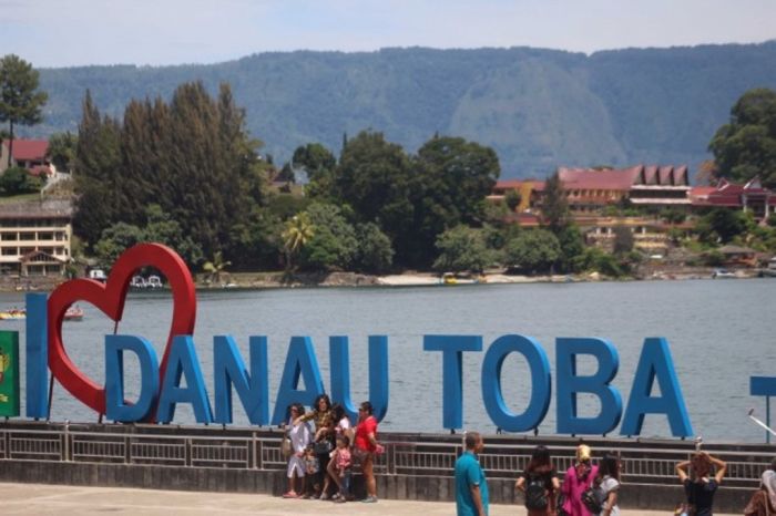 Destinasi pariwisata Danau Toba, Sumatra Utara, memiliki banyak kisah yang bisa menjadi daya tarik para turis.     