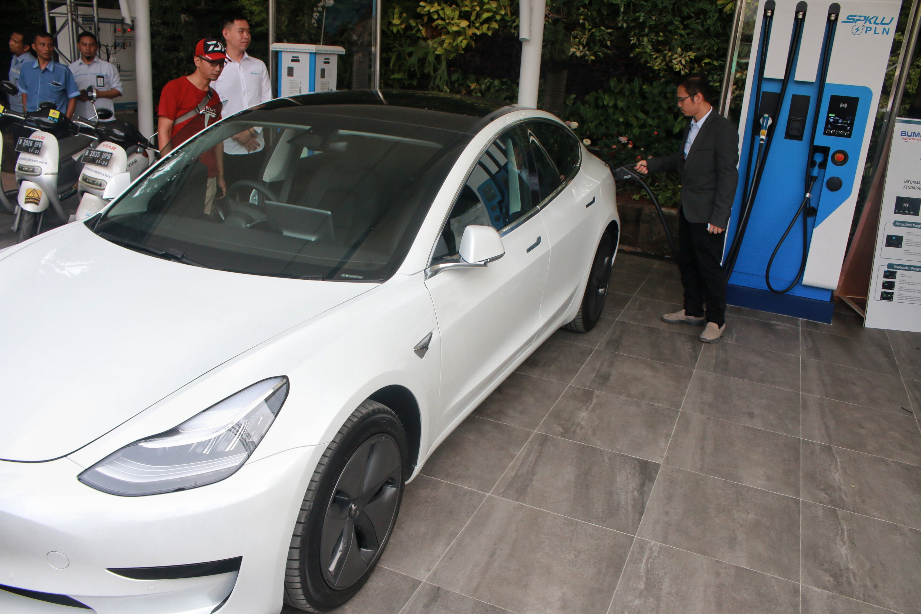 Bebas Bea Balik Nama, Mobil Listrik Tetap Bayar Pajak Tahunan