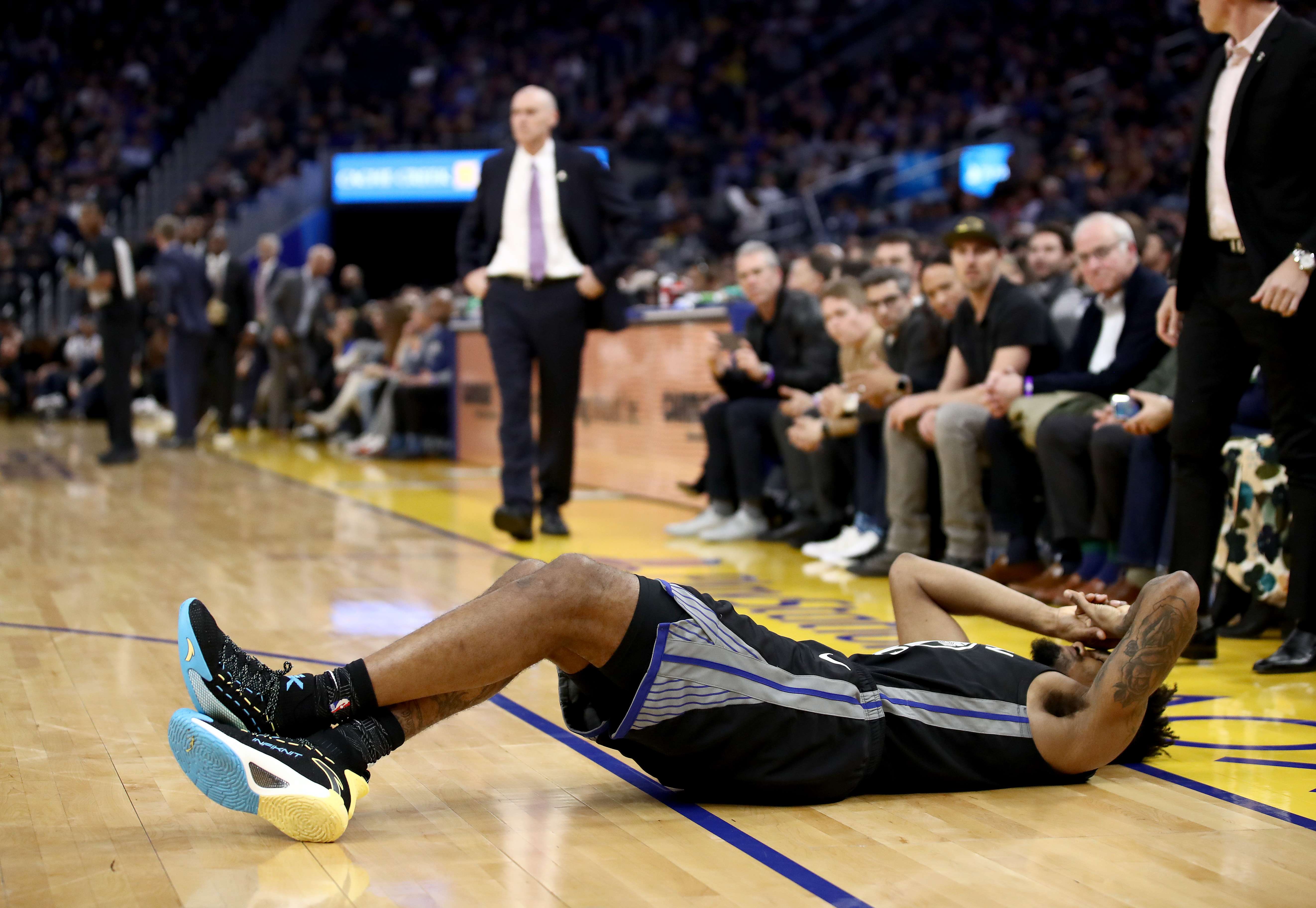 Jacob Evans mengalami cedera dalam laga melawan Dallas Mavericks