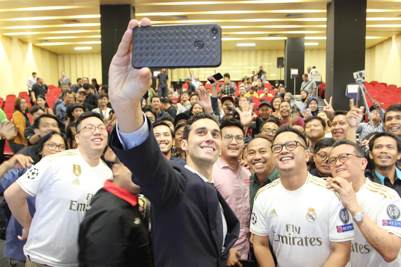 Alvaro Arbeloa bersama fans Real Madrid di Indonesiia