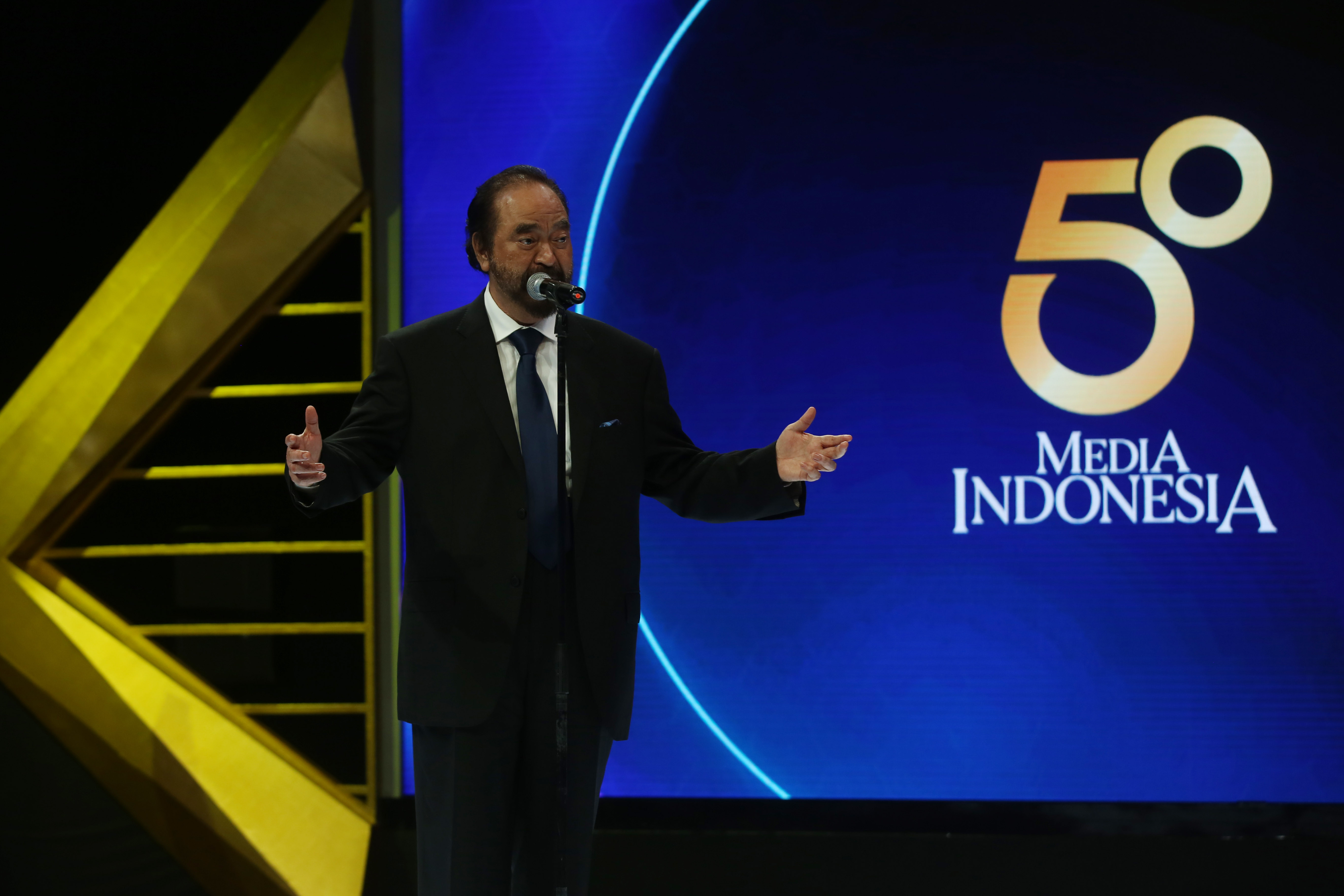 Chairman Media Group Surya Paloh memberikan sambutan saat menghadiri acara Harmoni 50 Tahun silaturahmi alumni dan karyawan Media Indonesia