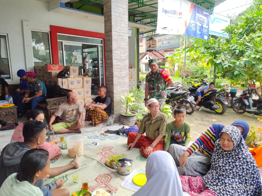 Penumpang selamat setelah KM Ceria yang mereka tumpangi tenggelam