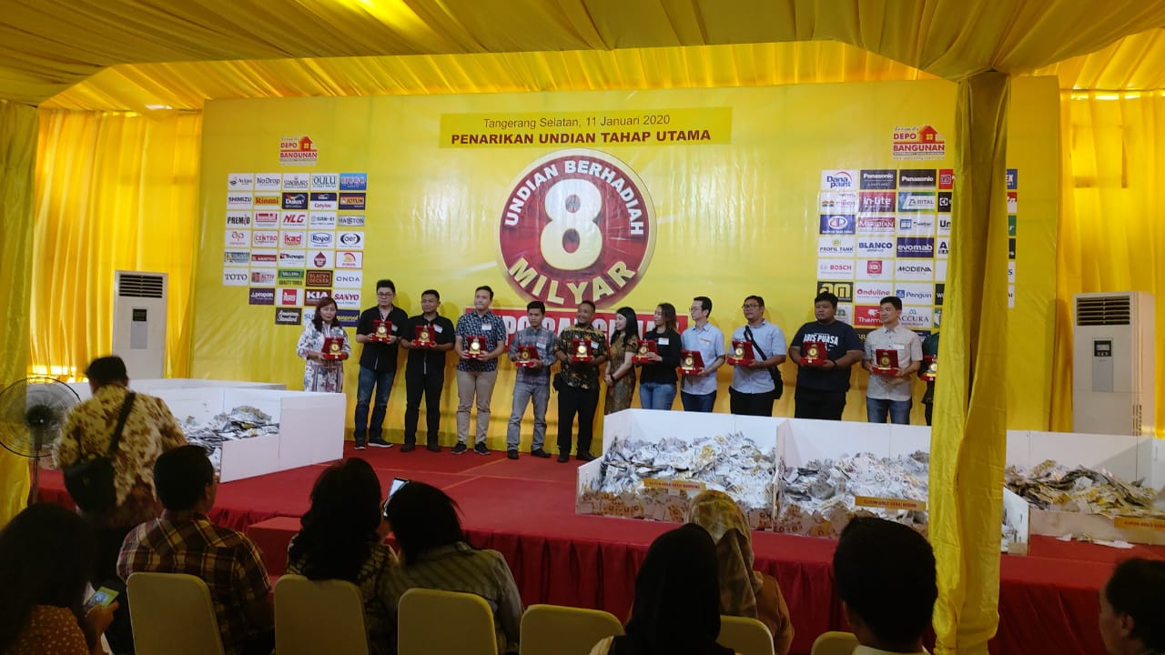 penarikan undian Depo Bangunan