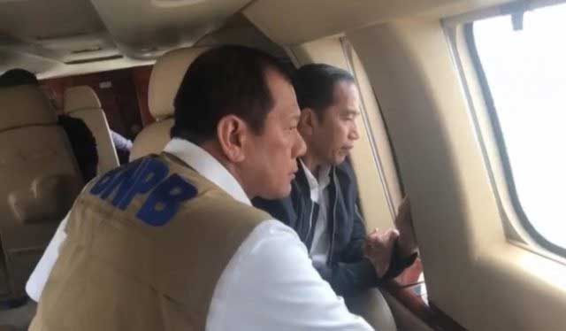 Presiden Joko Widodo dan Kepala BNPB Doni Monardo (kanan).