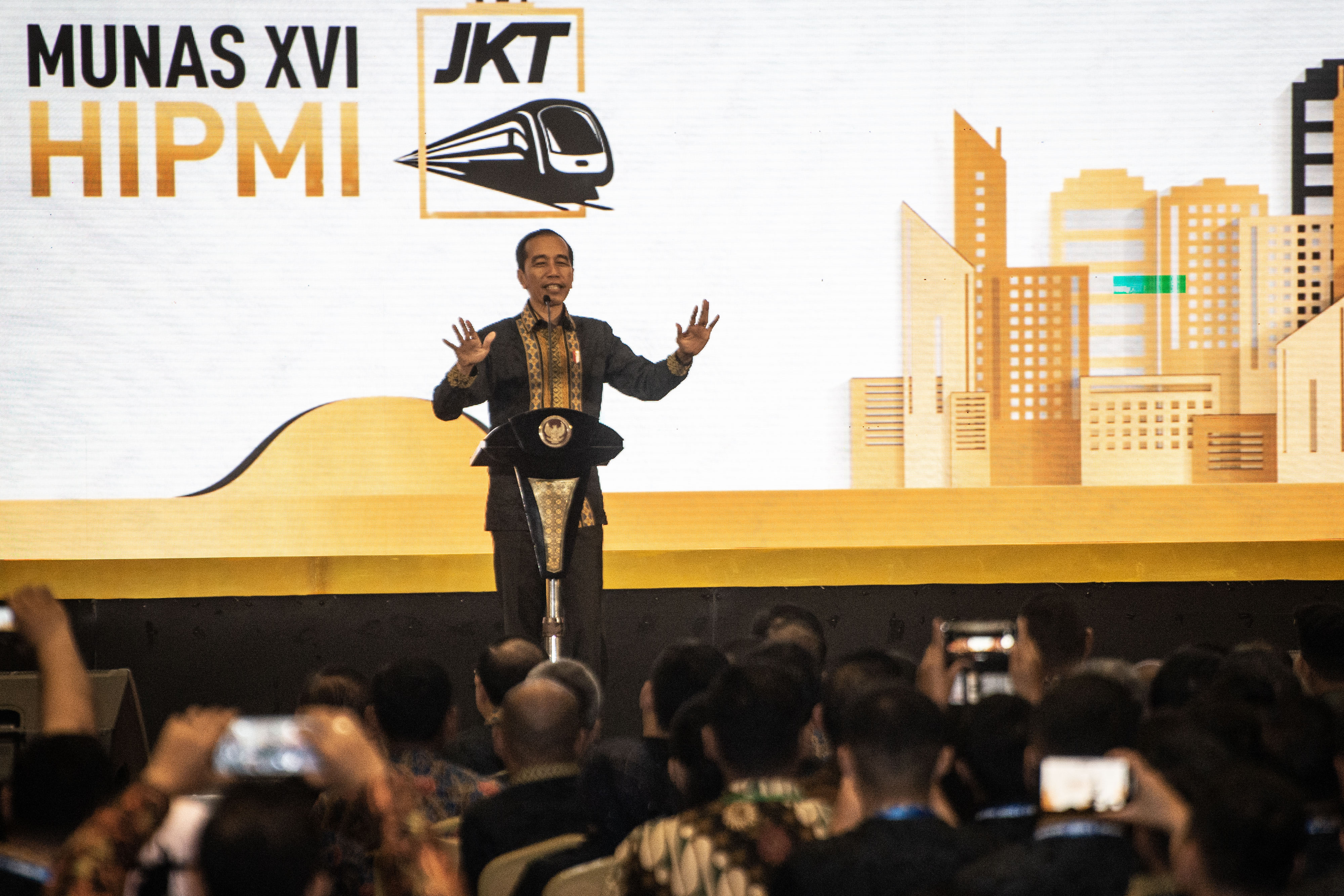 Presiden Joko Widodo memberikan sambutan dalam Musyawarah Nasional (Munas) BPP Hipmi XVI 2019 di Jakarta, Senin (16/9/2019).