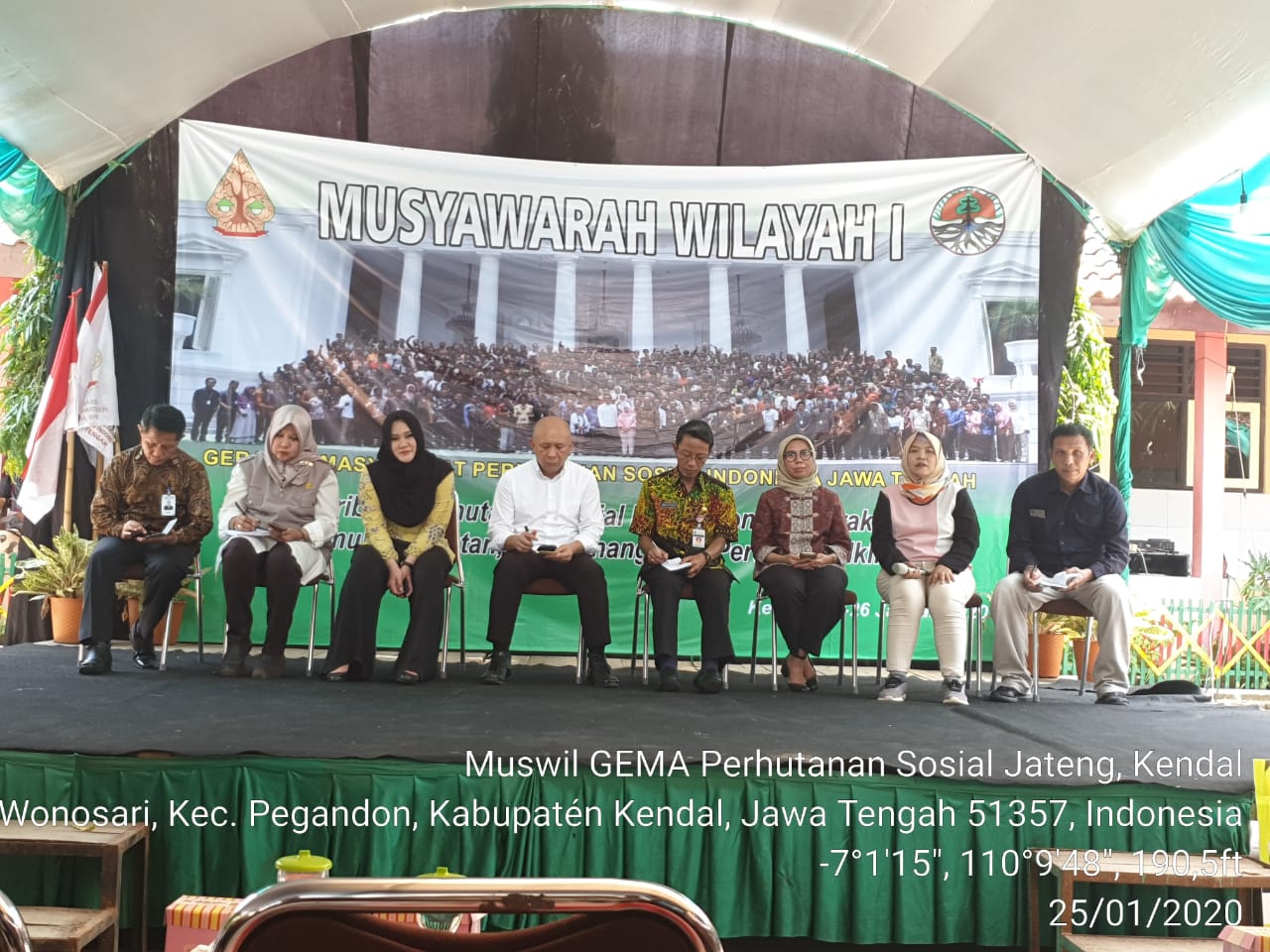 Turut hadir Menkop UKM Teten Masduki yang merupakan mitra Kementan mengembangkan koperasi pertanian.