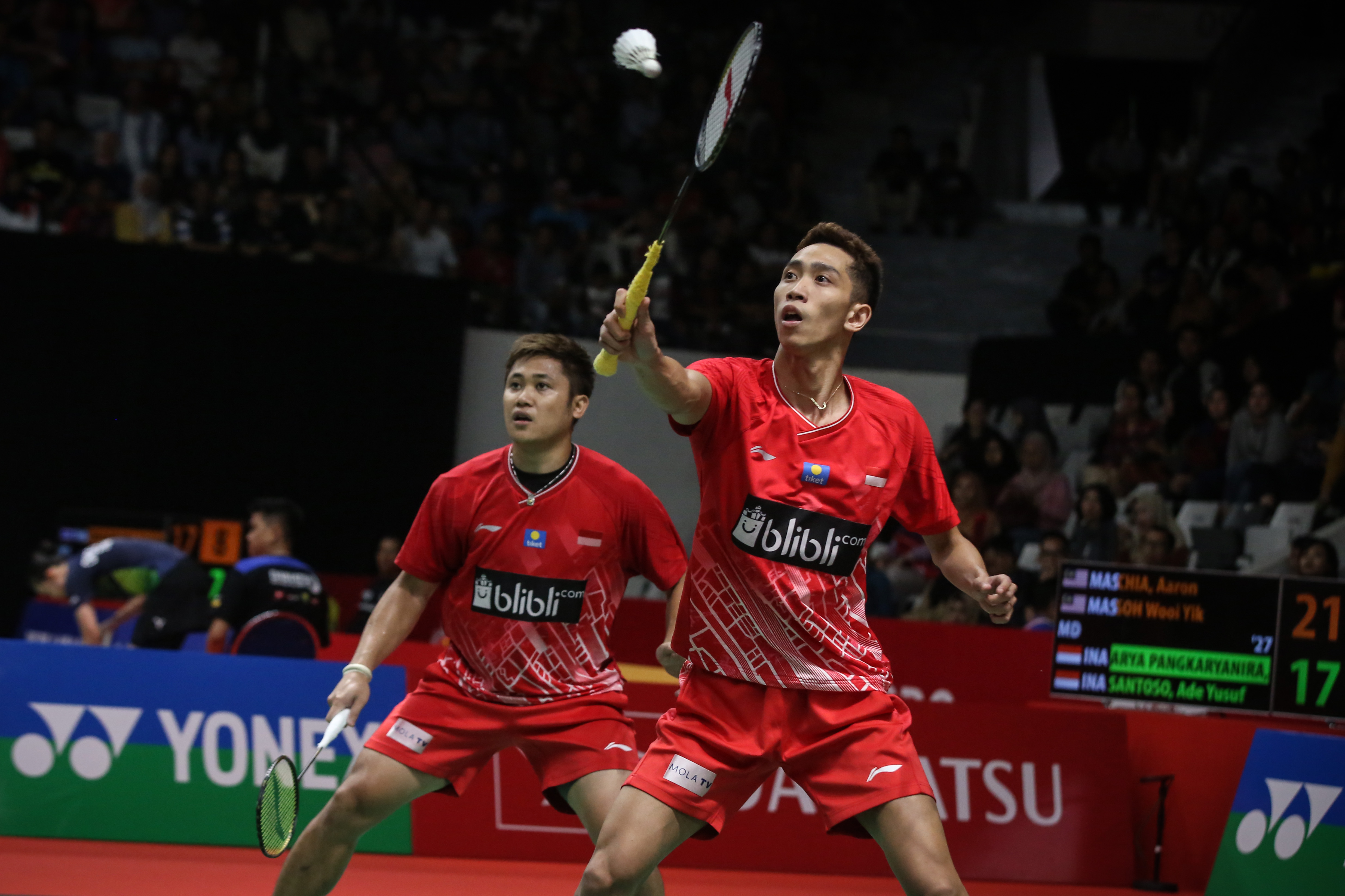 Ganda putra Indonesia Wahyu Nayaka Arya Pangkaryanira/Ade Yusuf Santoso bertanding melawan ganda putra Malaysia Aaron Chia/Soh Wooi Yik 