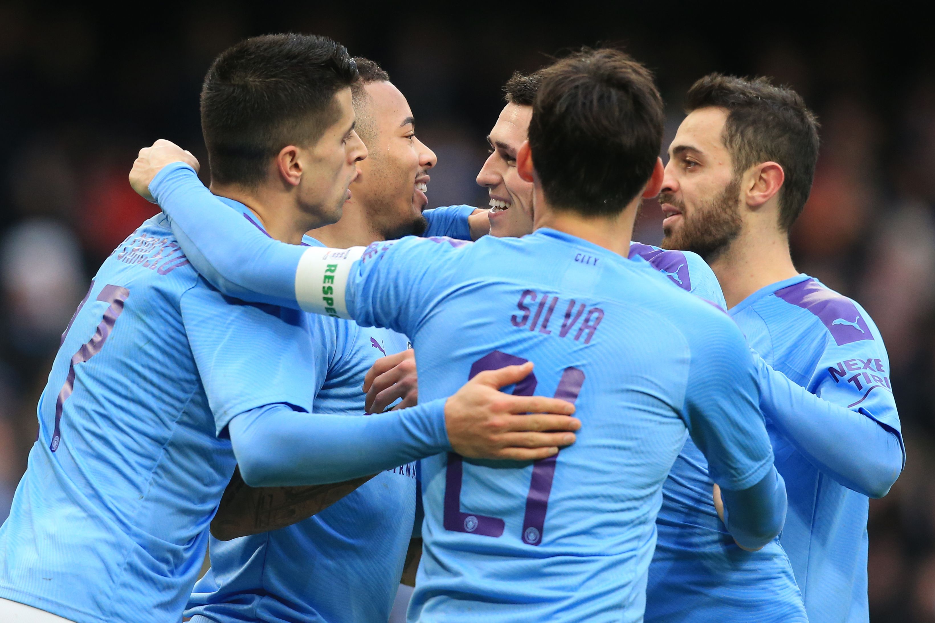 Para pemain Manchester City melakukan selebrasi usai mencetak gol keempat mereka ke gawang Fulham di laga Piala FA.