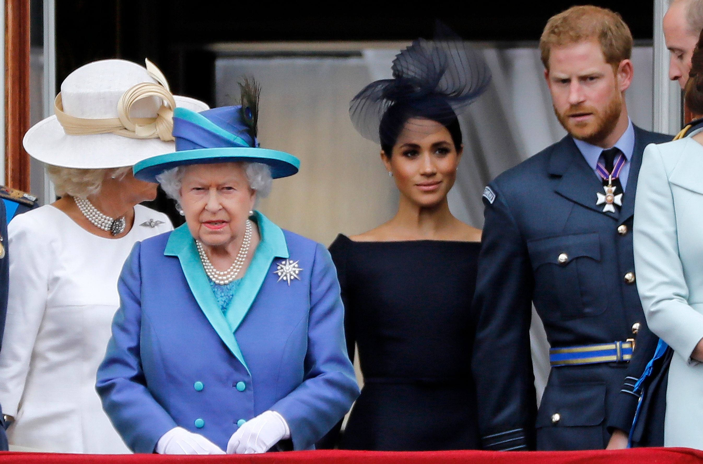 Ratu Elizabeth II (kedua dari kiri), Meghan, dan Pangeran Harry,